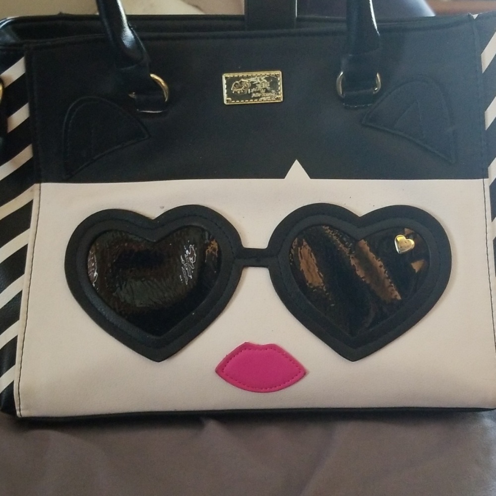 Criss body or should bag